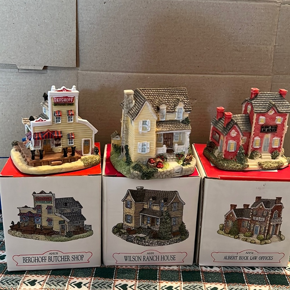 NWT Liberty Falls Collection Village lot 3